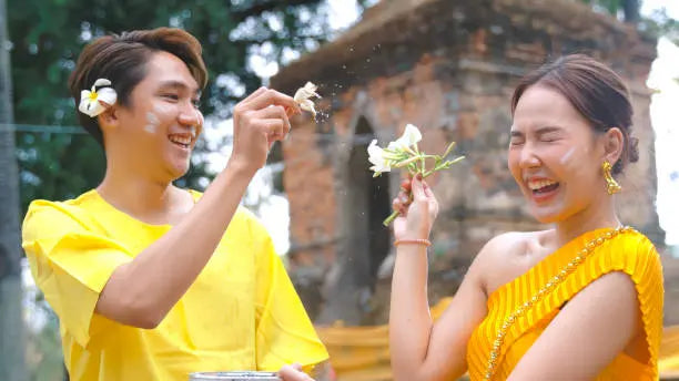 Dominate Songkran with AnkaBella’s Waterproof 12-Color Oil Paint Palette – Survive the Splash, Shine Bright! Anka Bella