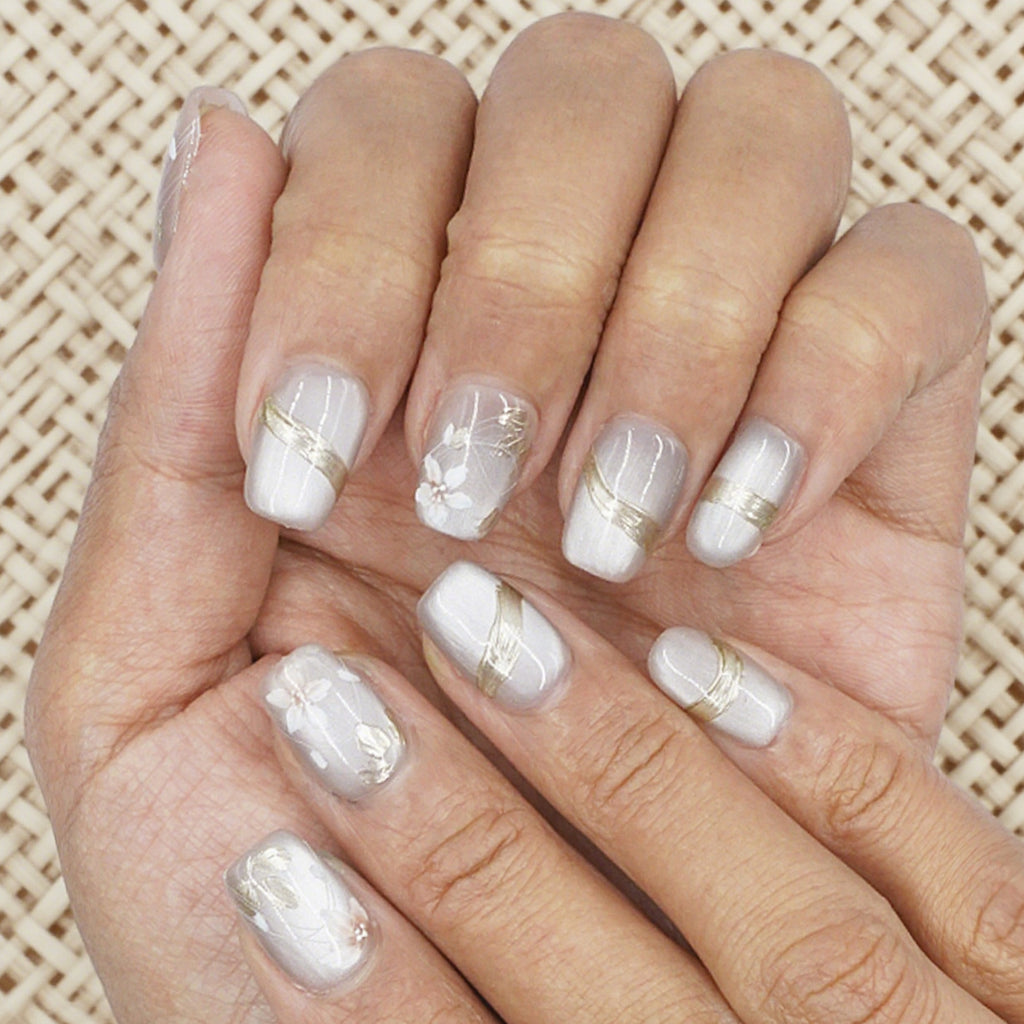 Ash Flower Nail Art - Anke Bella