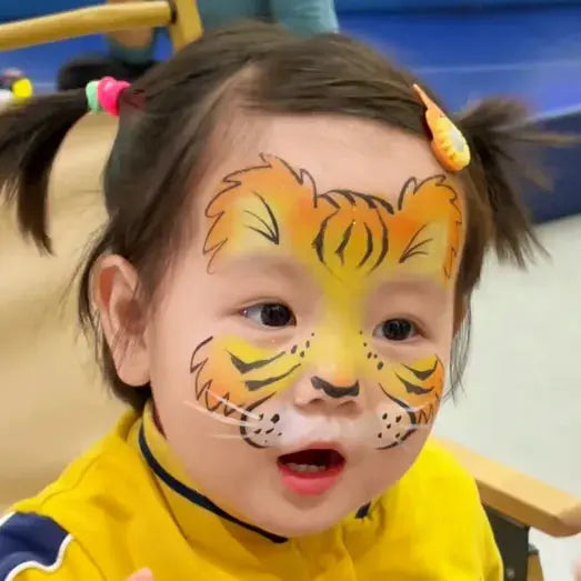 Yellow and orange round cake face paint ankabellaFace painting, Anka bella Anka Bella